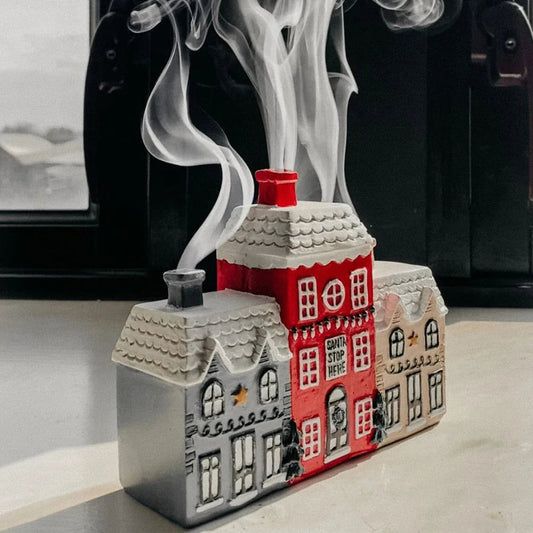 Zimowy kominek zapachowy w kształcie domku z żywicy ChristmasFinds™🎄