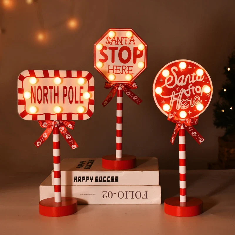 Lampka LED Santa Stop Here - dekoracja stołowa ChristmasFinds™🎄