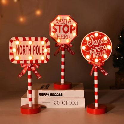 Lampka LED Santa Stop Here - dekoracja stołowa ChristmasFinds™🎄