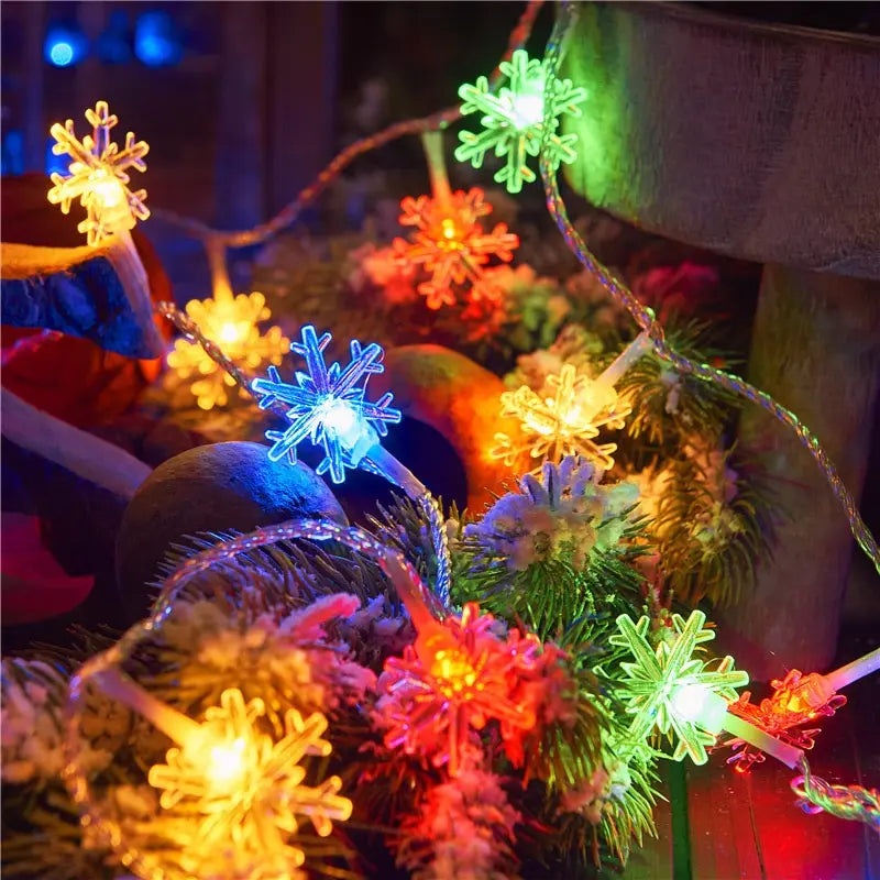 Lampki LED w kształcie płatków śniegu - dekoracja choinki ChristmasFinds™🎄
